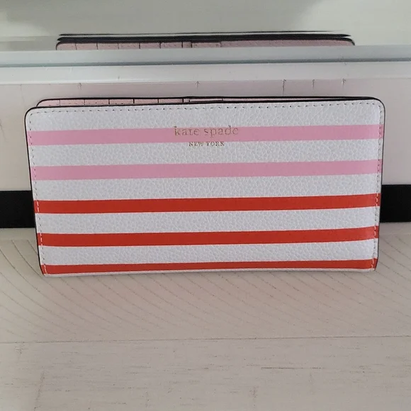 Kate Spade bifold wallet with snap closure - Picture 1 of 3